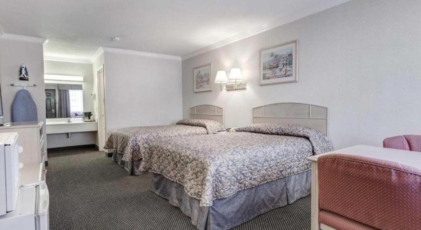 Econo Lodge Van Horn Bagian luar foto