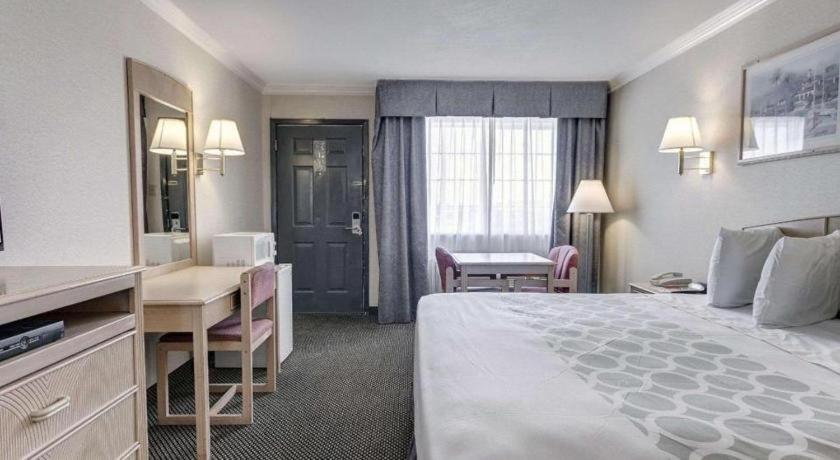 Econo Lodge Van Horn Bagian luar foto