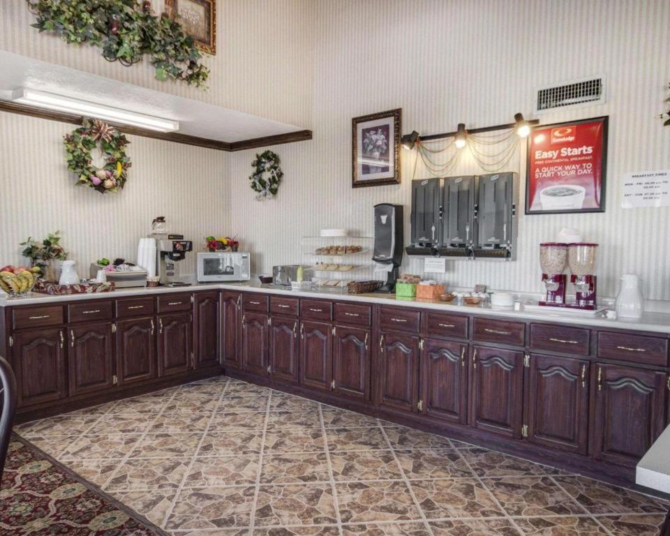 Econo Lodge Van Horn Bagian luar foto