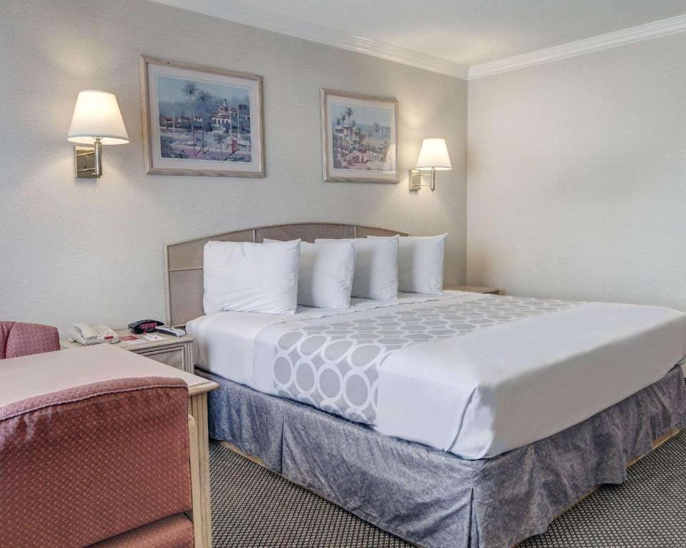 Econo Lodge Van Horn Bagian luar foto