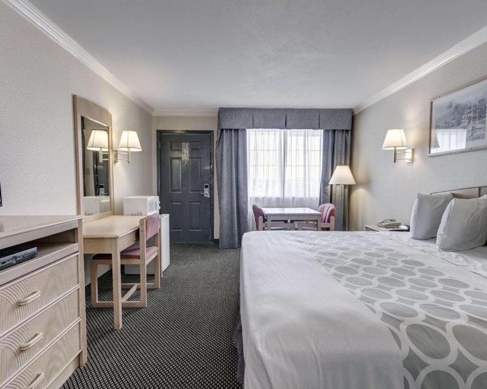 Econo Lodge Van Horn Bagian luar foto