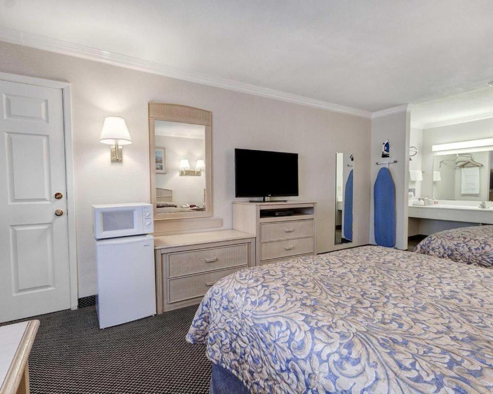 Econo Lodge Van Horn Bagian luar foto