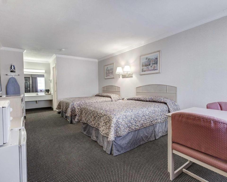 Econo Lodge Van Horn Bagian luar foto