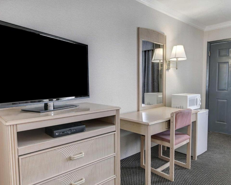 Econo Lodge Van Horn Bagian luar foto