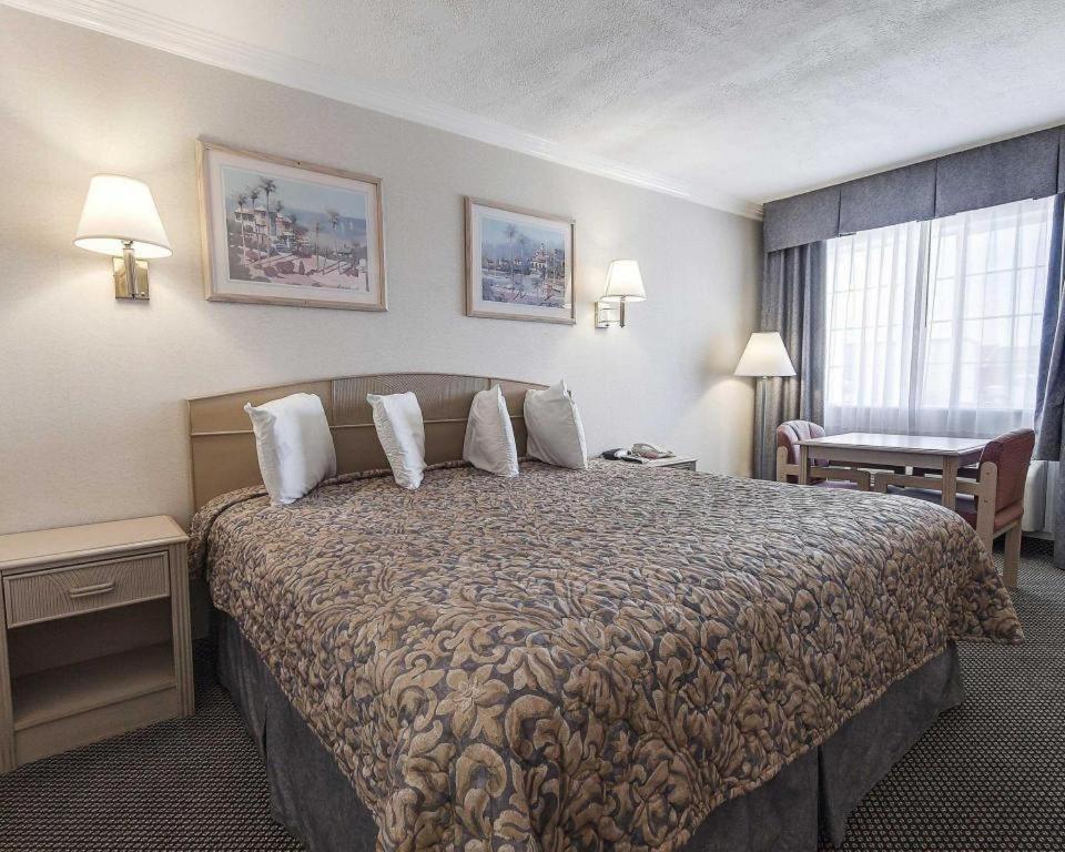 Econo Lodge Van Horn Bagian luar foto