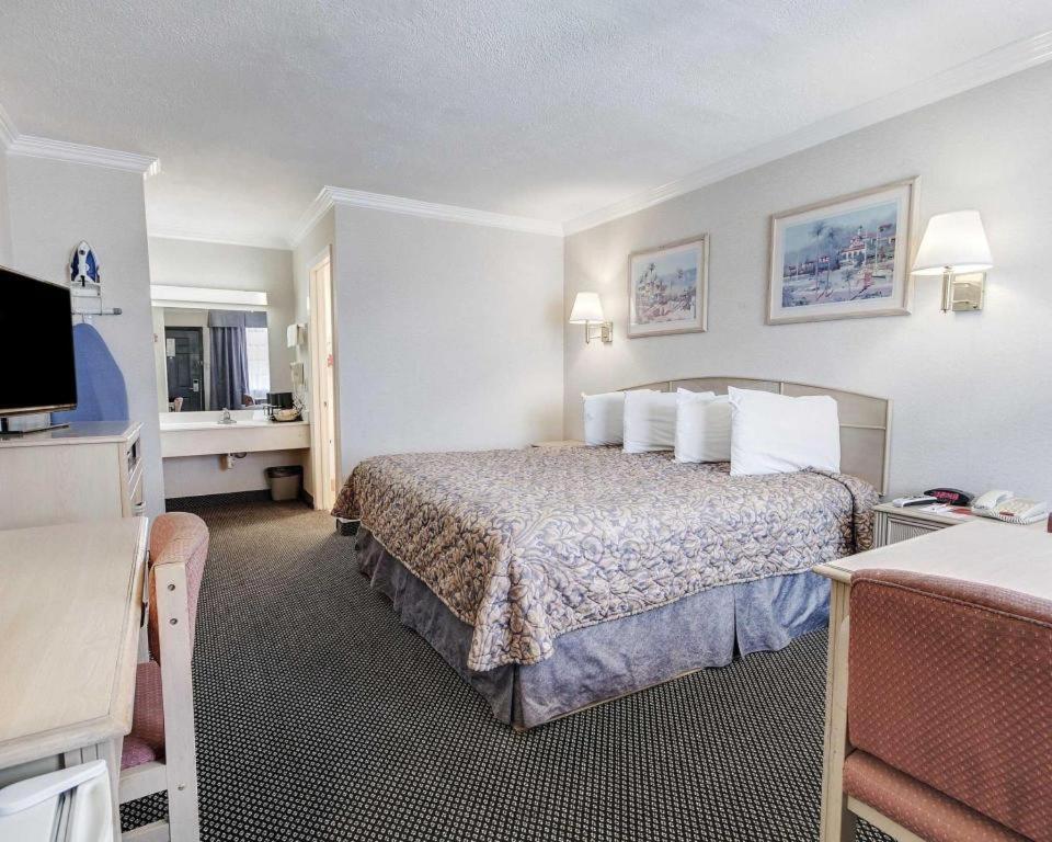 Econo Lodge Van Horn Bagian luar foto